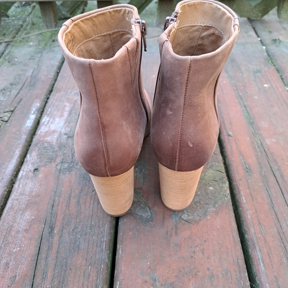 Vionic booties 9.5 - Picture 4 of 8
